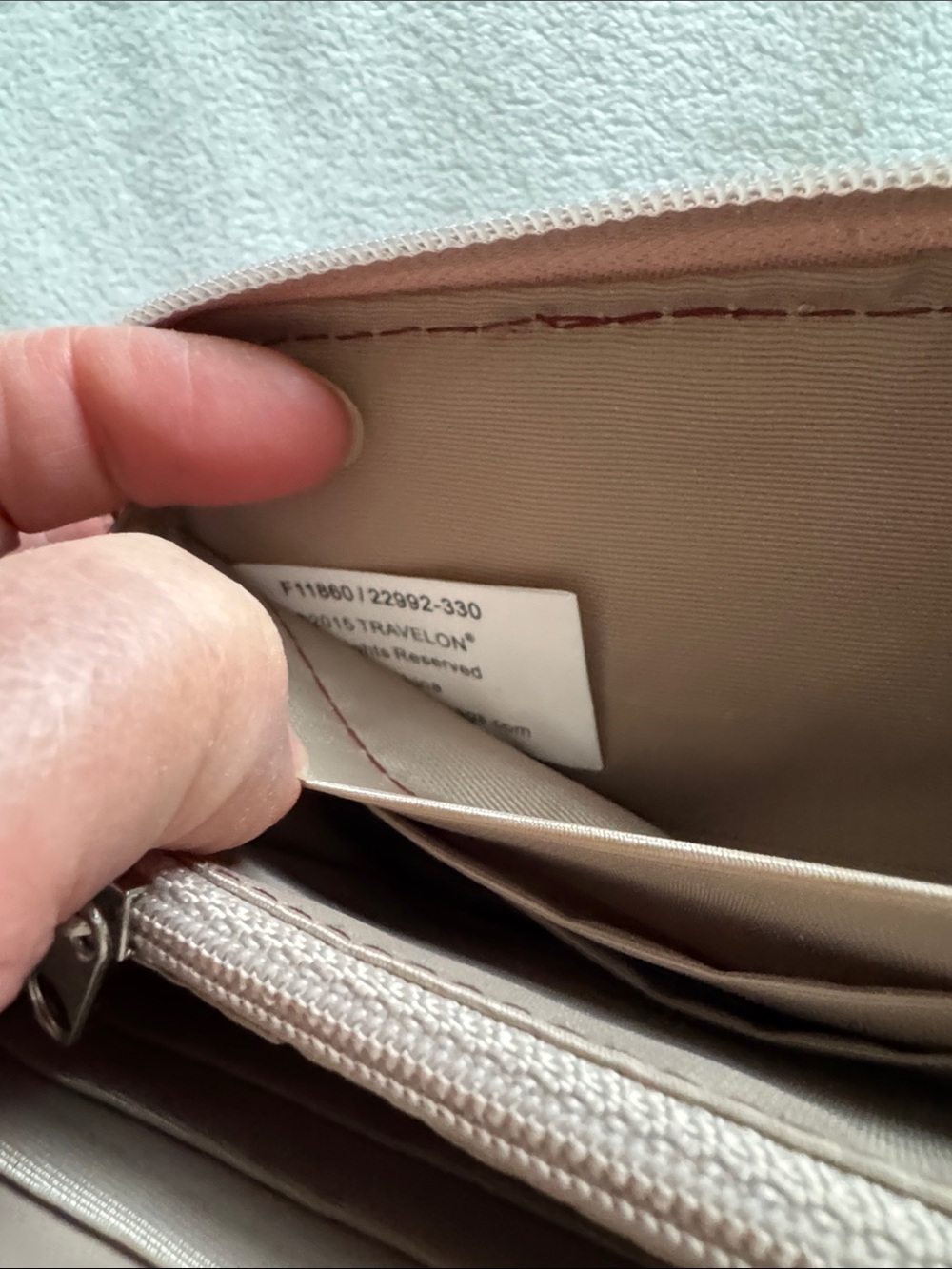 Travelon zip wallet - Picture 4 of 7